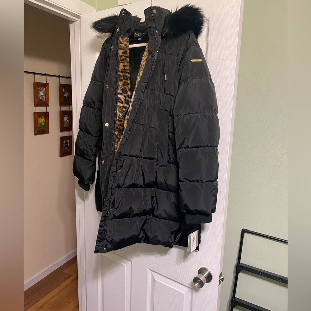 Black puffer coat with fur